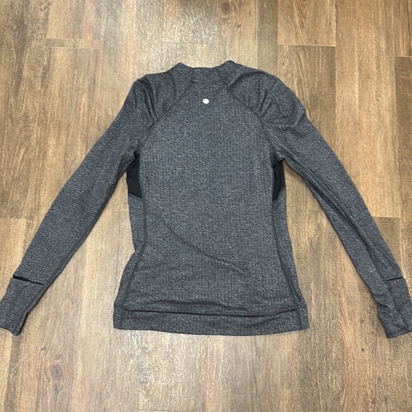 Lulu Lemon grey winter long sleeve - Picture 2 of 5